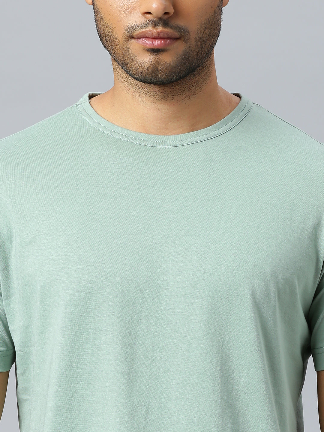 Don Vino Men's Solid Pista Green Crew Neck T-Shirt