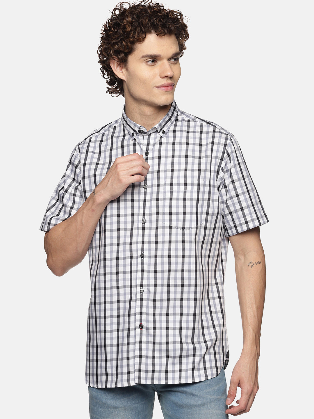Men White & Black Checkered Slim Fit Half Sleeve Cotton Casual Shirt